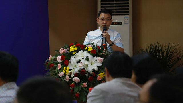 图片8:我院风湿免疫科章晓辉主任作了《一例痛风病例的诊断治疗》课题学术讲座.jpg